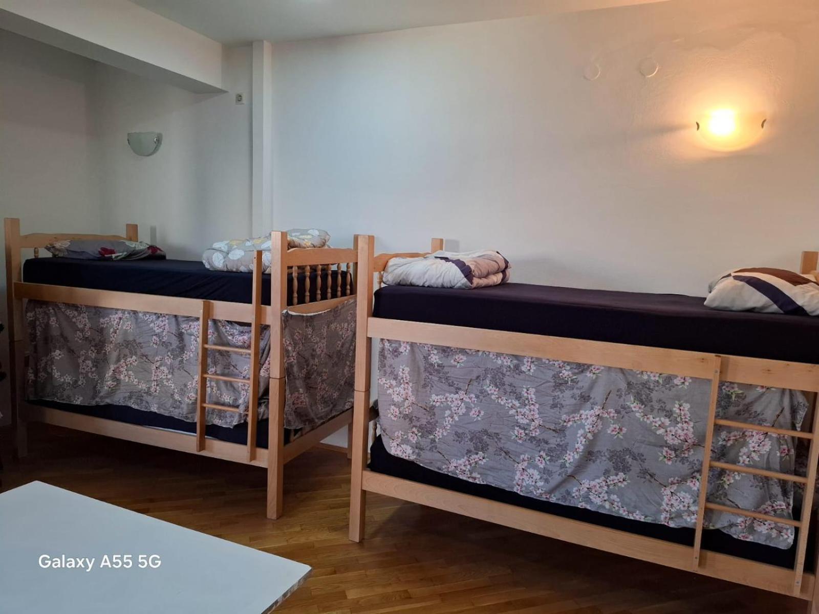 Alpi Hostel Скопие Екстериор снимка